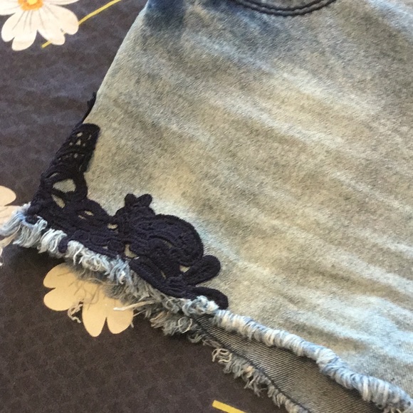 Lace shorts - Picture 3 of 4
